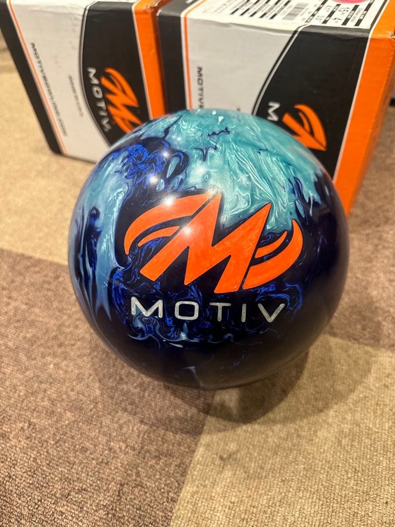 モーティブ　ブルーコーラルベノム　15ポンド　ボウリングボール