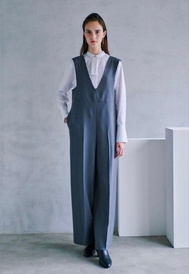 【新品未使用】allureville アルアバイル　Vネックオールインワン　S