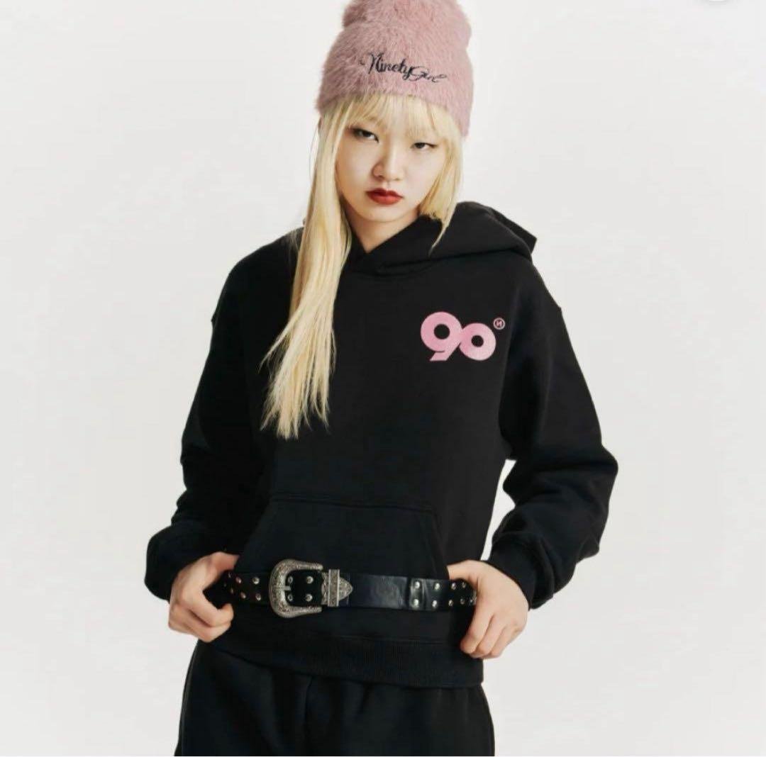 90® フード付きクロップドパーカー