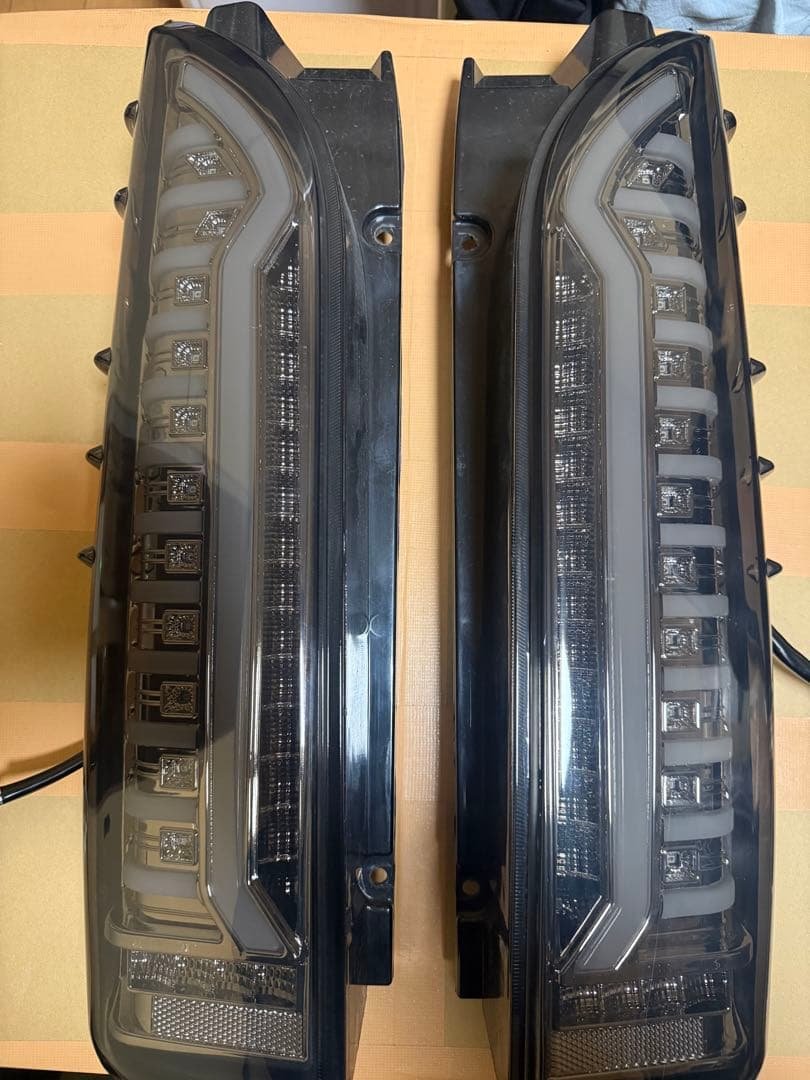 LEDテールライト スモーク 2個セット ハイエース スーパーGL