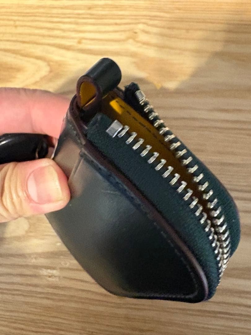 ガンゾAVON (エイボン)ラウンドファスナーキーケース