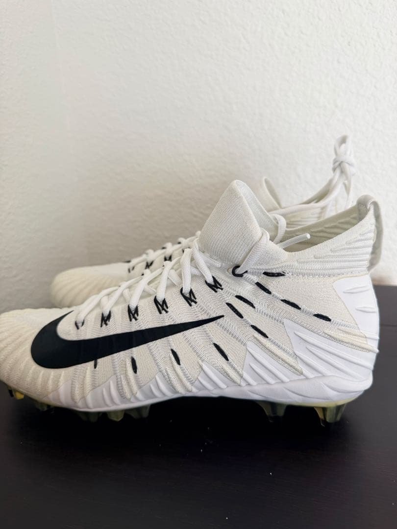 Nike menace ホワイト アメフト　スパイク　スパイク 27.5 新品