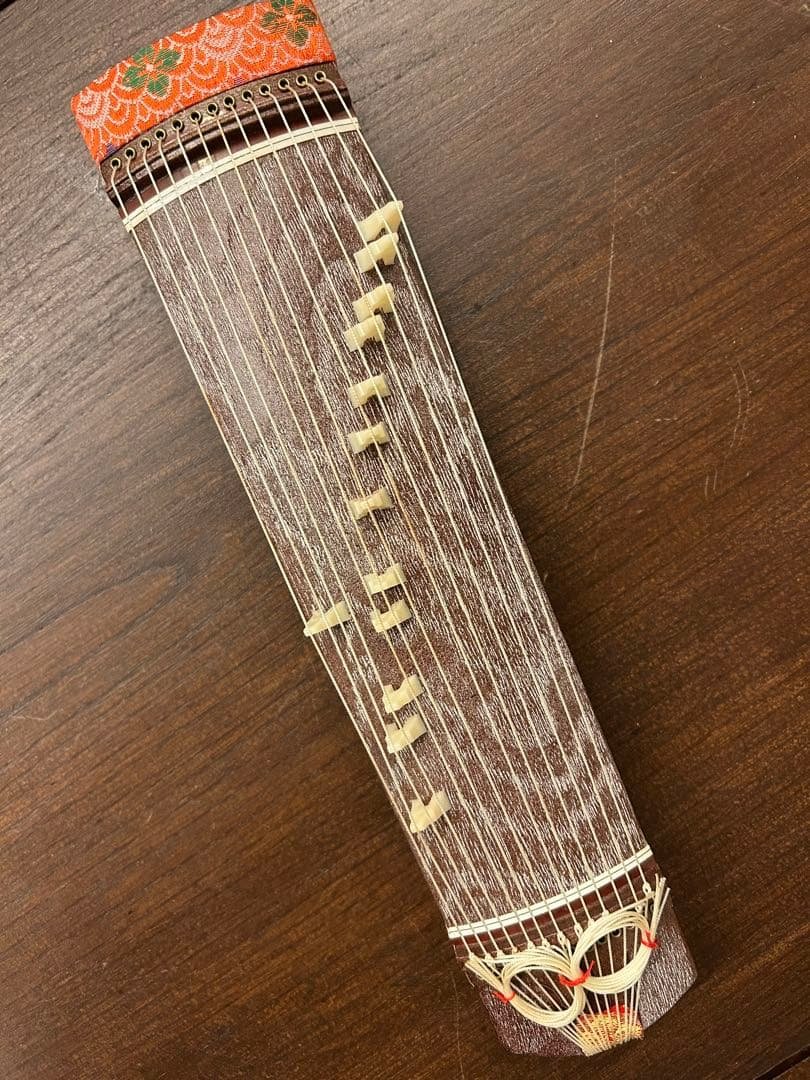 【未使用品】伝統的な13弦琴 ケース付き　ミニ琴　短琴