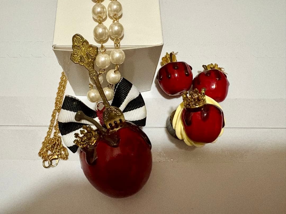 HEXENHAUS ハンドメイド　フェイクスイーツ　アクセサリー　りんご