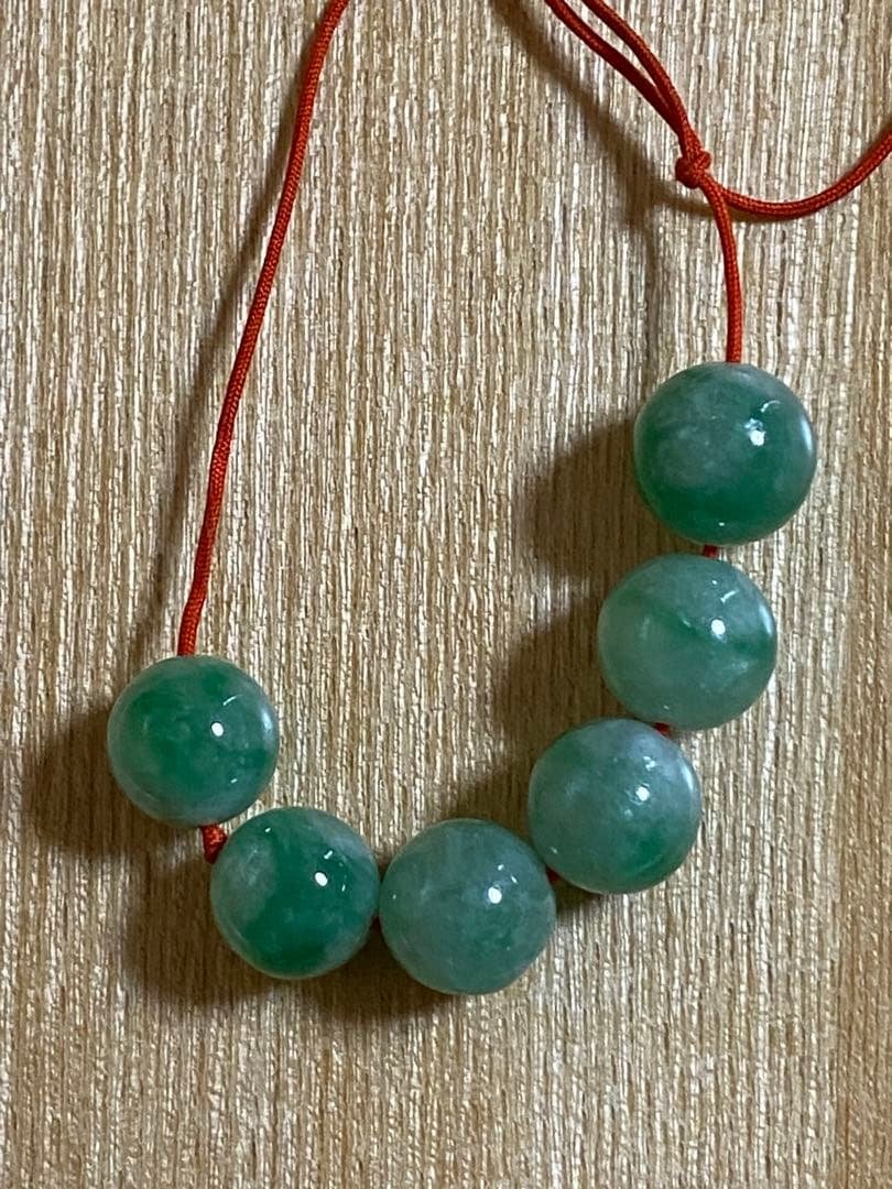 翡翠のビーズ6個