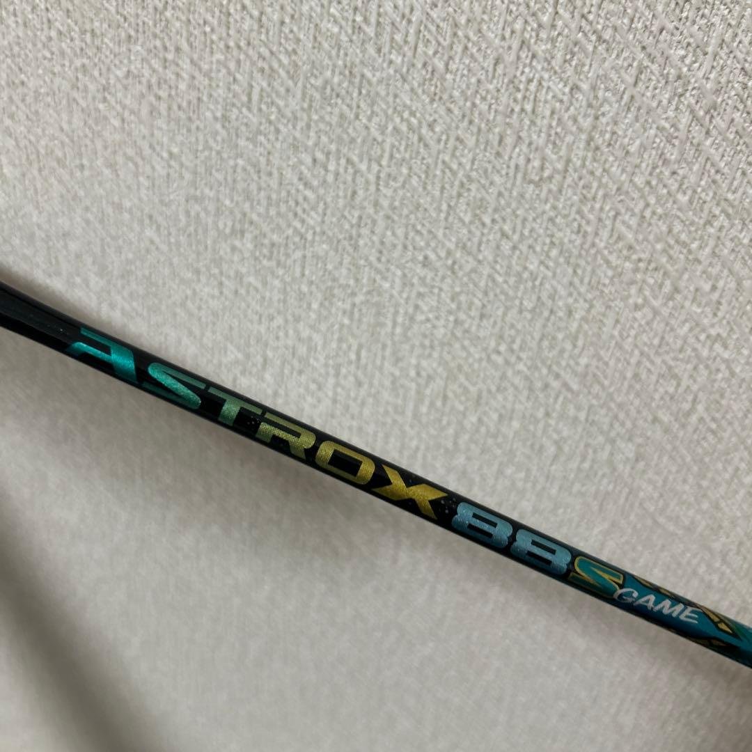 美品アストロクス88sゲームバドミントンラケット