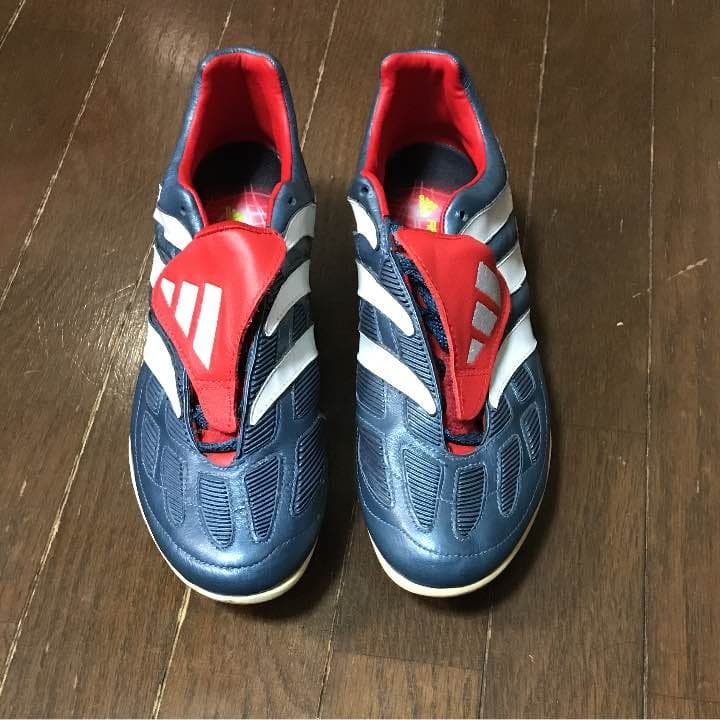 adidasサッカースパイク プレデタープレシジョン