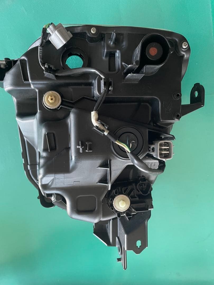 TT　　　ダイハツ　ミラトコット　LA560S 左ヘッドライト