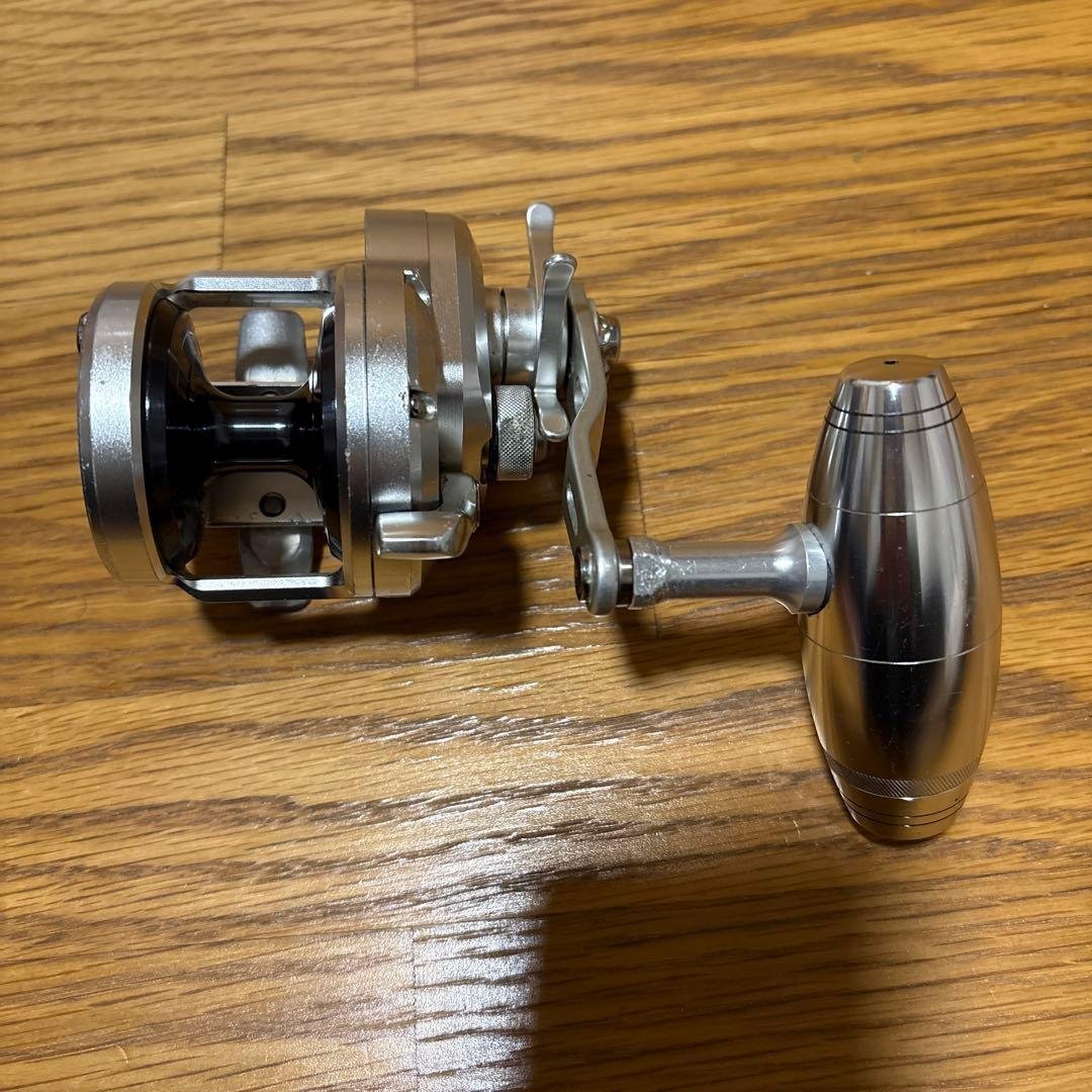 早い者勝ち　シマノ　11オシアジガー1500HG ベイトリール ギア比6.3:1