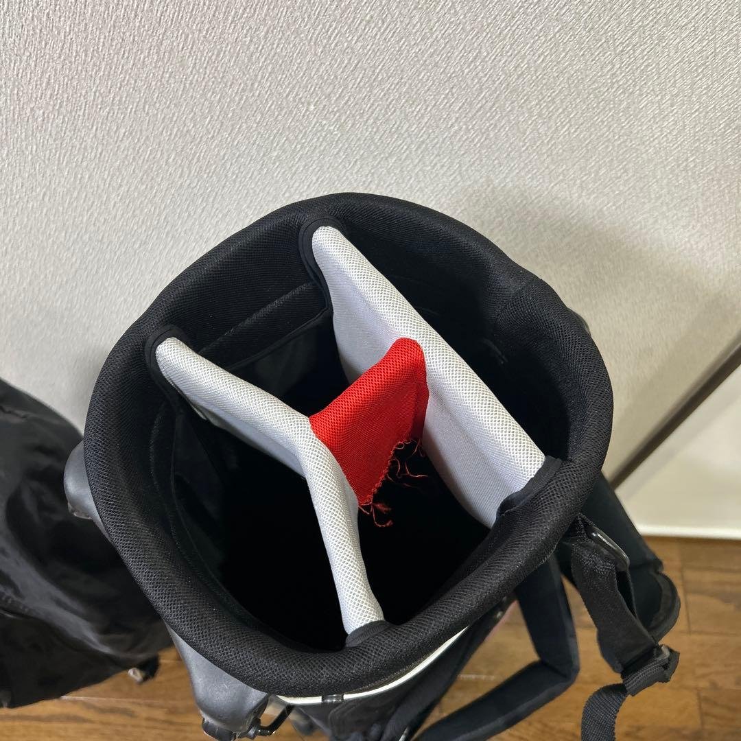 テーラーメイド　スタンド式キャディバッグ　黒系色