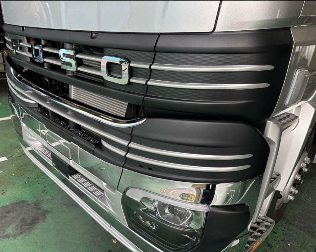 シルバー　 4段グリル　新型　FUSO スーパーグレート　ステッカー　出張可能