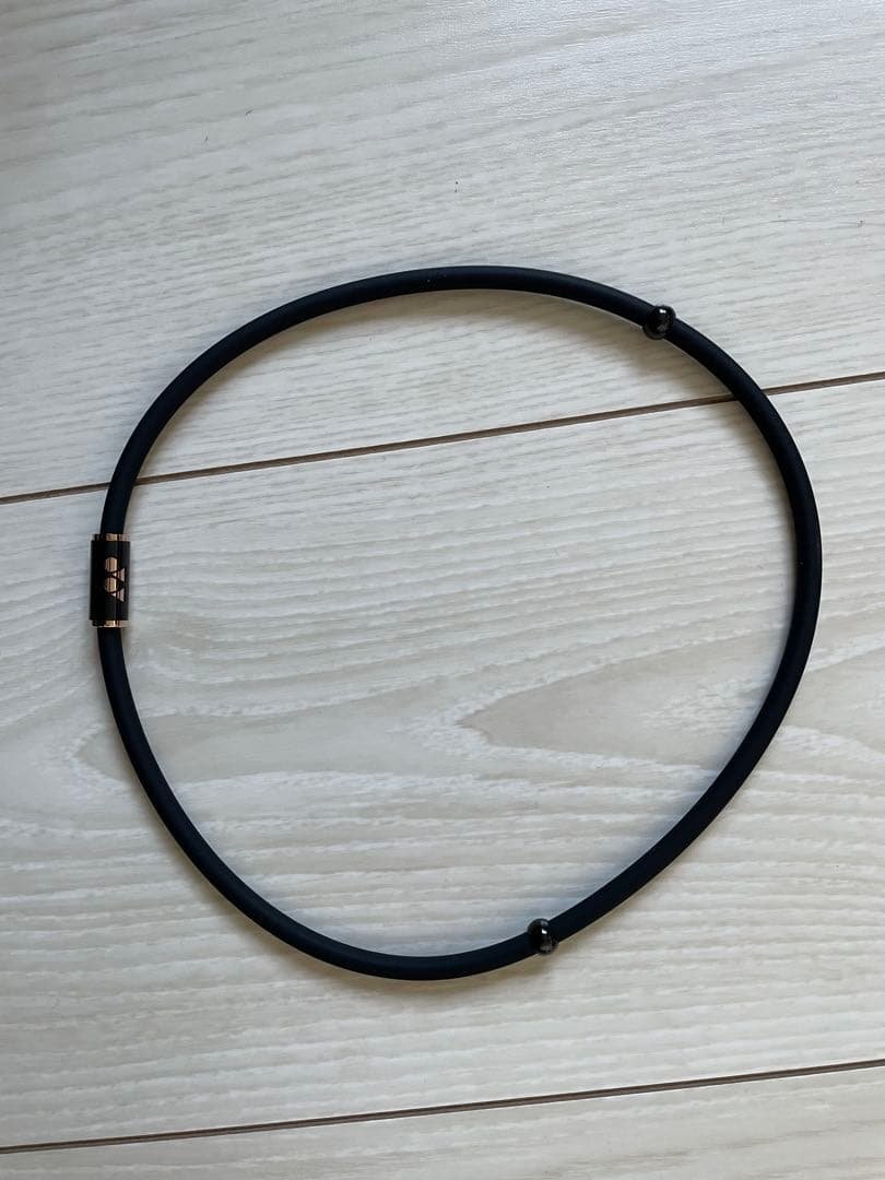 YONEX ブラック ラバーネックレス