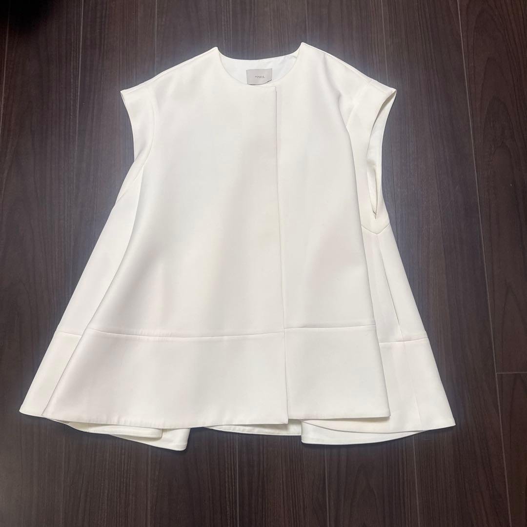 バムLE PHIL ホワイト ノースリーブ ベスト