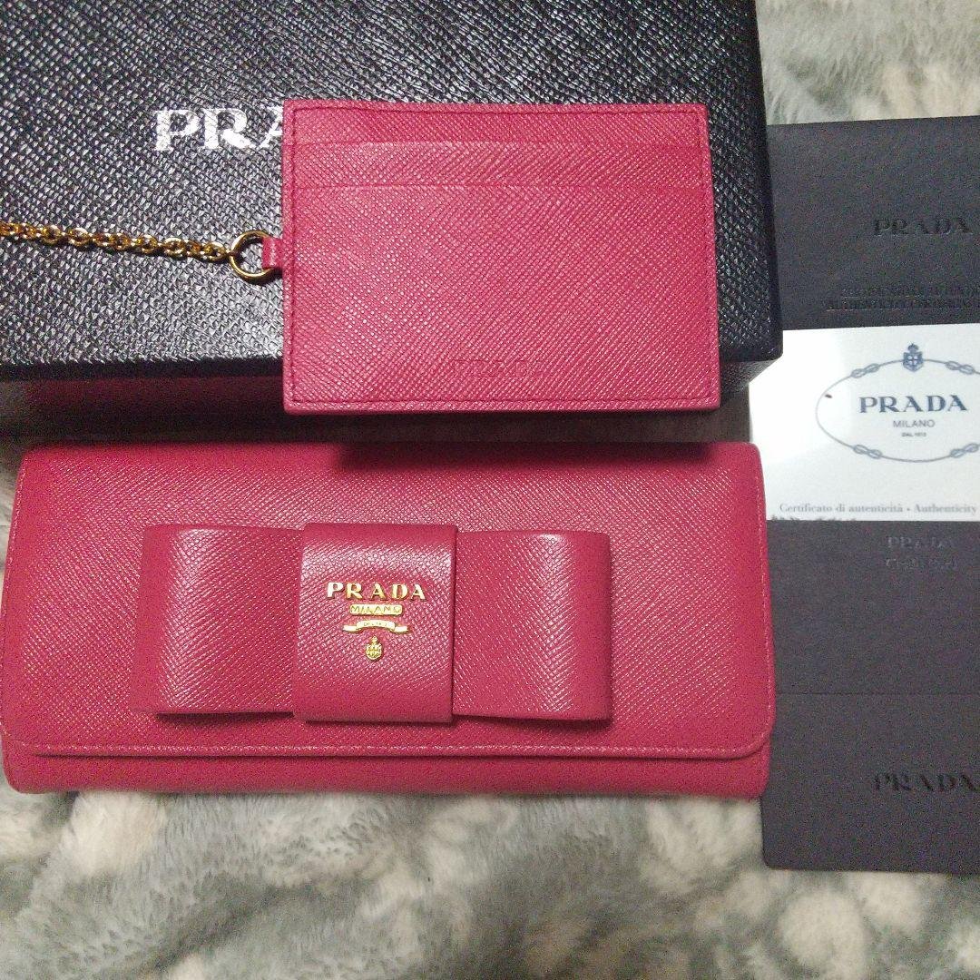 PRADAサフィアーノ レザーリボン付き 長財布 レッド系