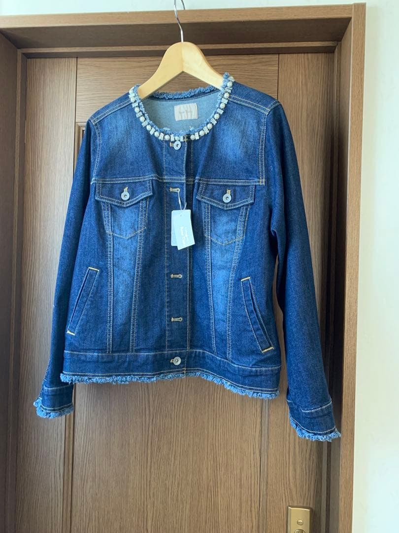 まゆり。Rose Tiara ビーズ装飾デニムジャケット