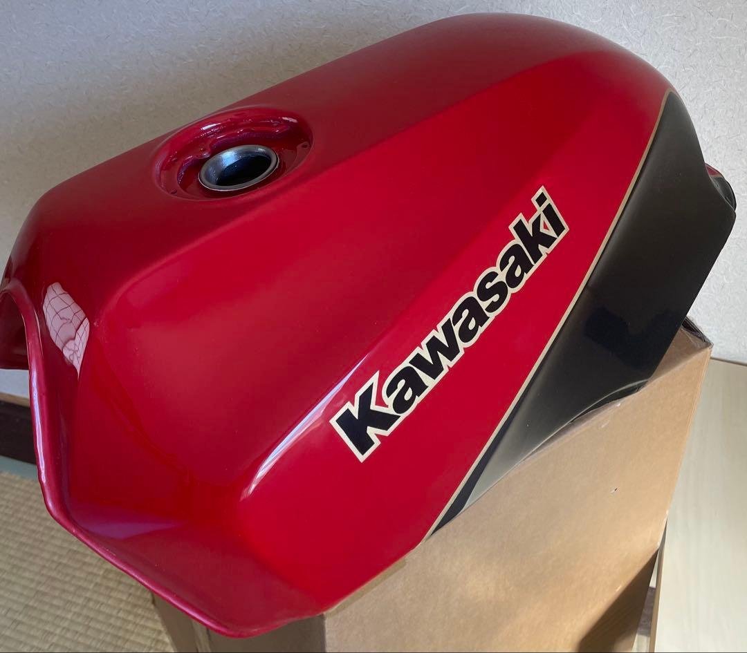 Kawasaki GPz900r Ninja タンクファイヤークラッカーレッド