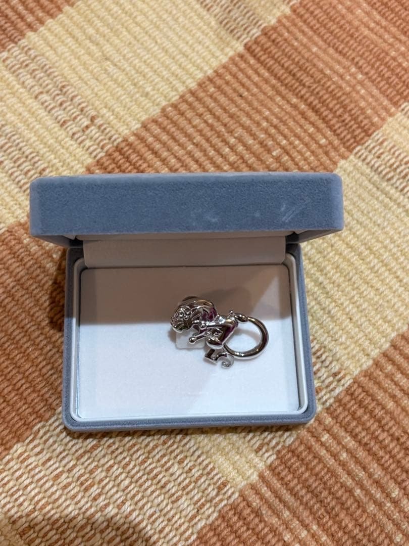 ドラえもん50周年・銀製眼鏡ホルダー