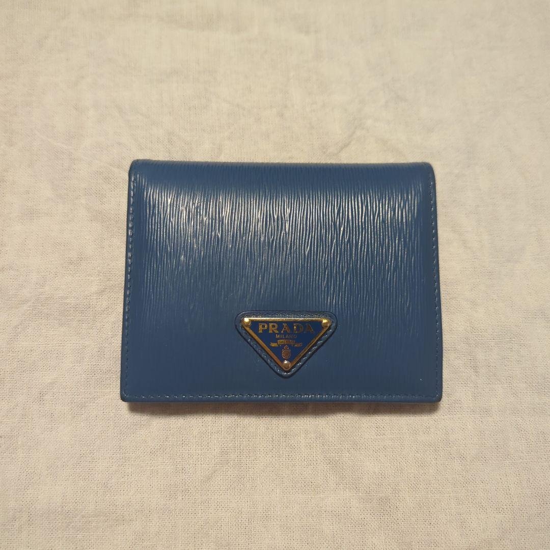 PRADA 青 二つ折り財布