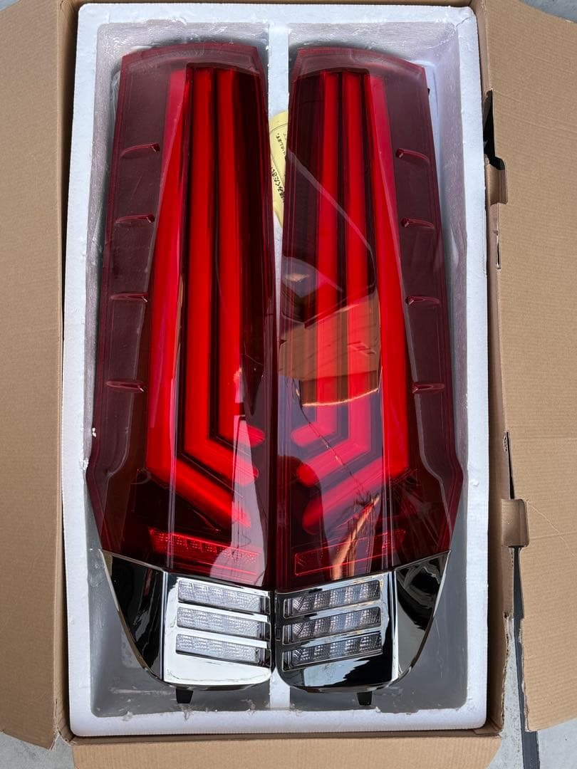 TOMS トムス テールランプ 80系voxy ノア エスクァイア