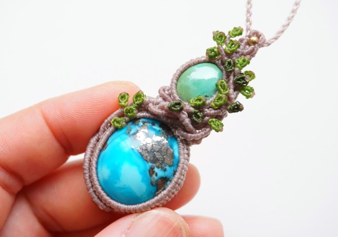 《空と大地の間に》イラン産&チベット産　ターコイズ　マクラメ　ネックレス