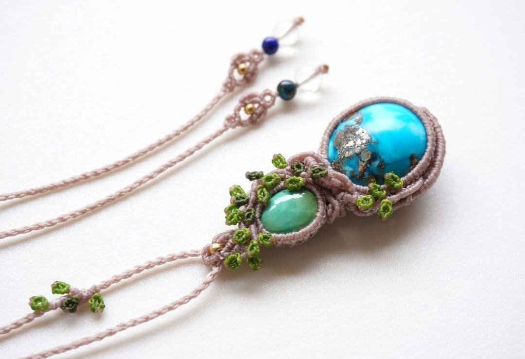 《空と大地の間に》イラン産&チベット産　ターコイズ　マクラメ　ネックレス