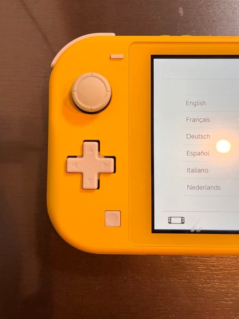 Switch light イエロー　箱無し　アダプター、ケース付