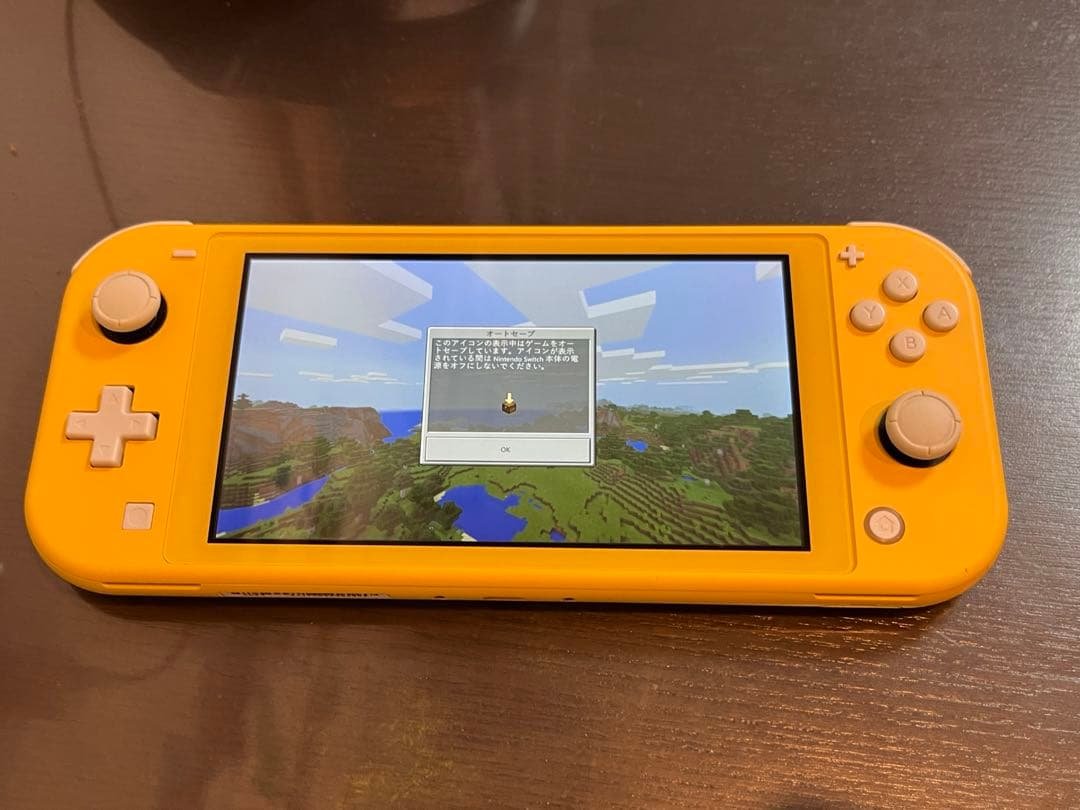 Switch light イエロー　箱無し　アダプター、ケース付