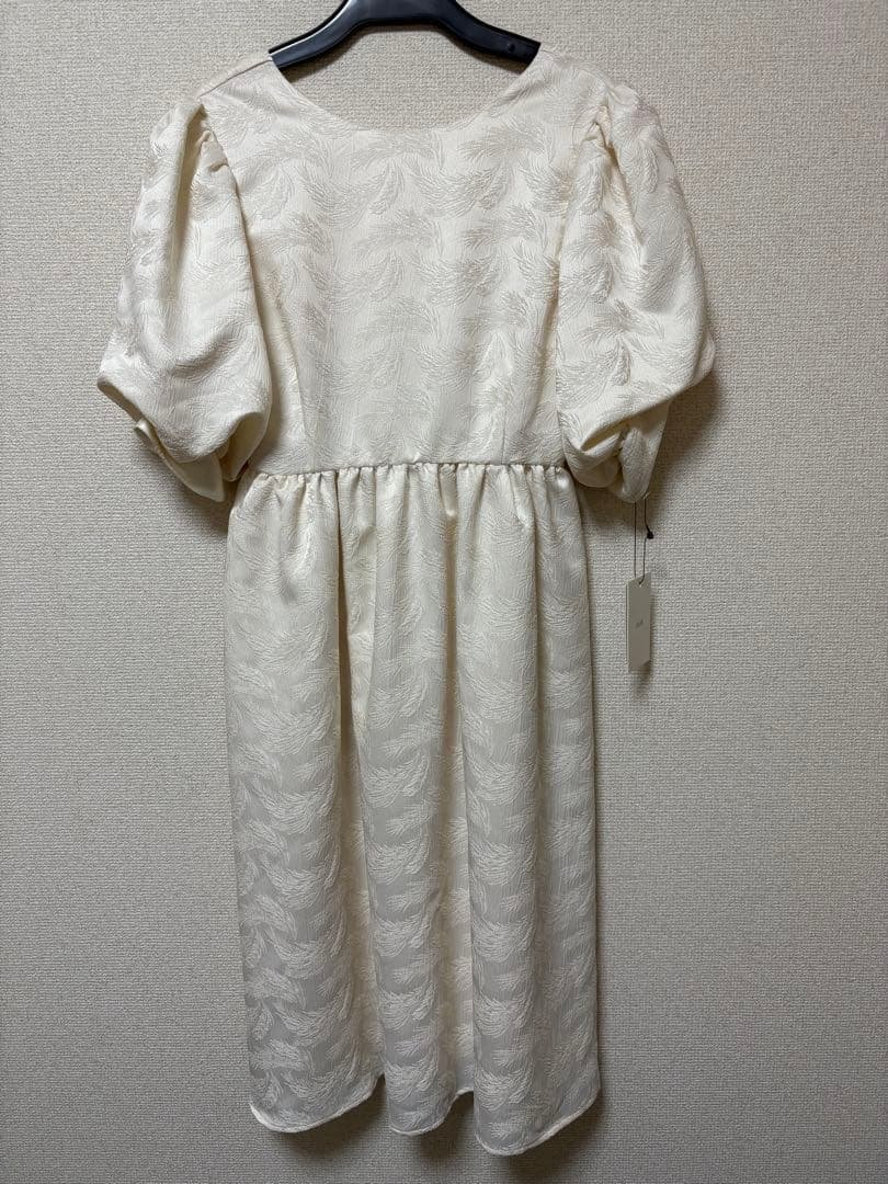 新品　人気　etoll. ジャガードパフスリーブドレスMサイズ　アイボリー