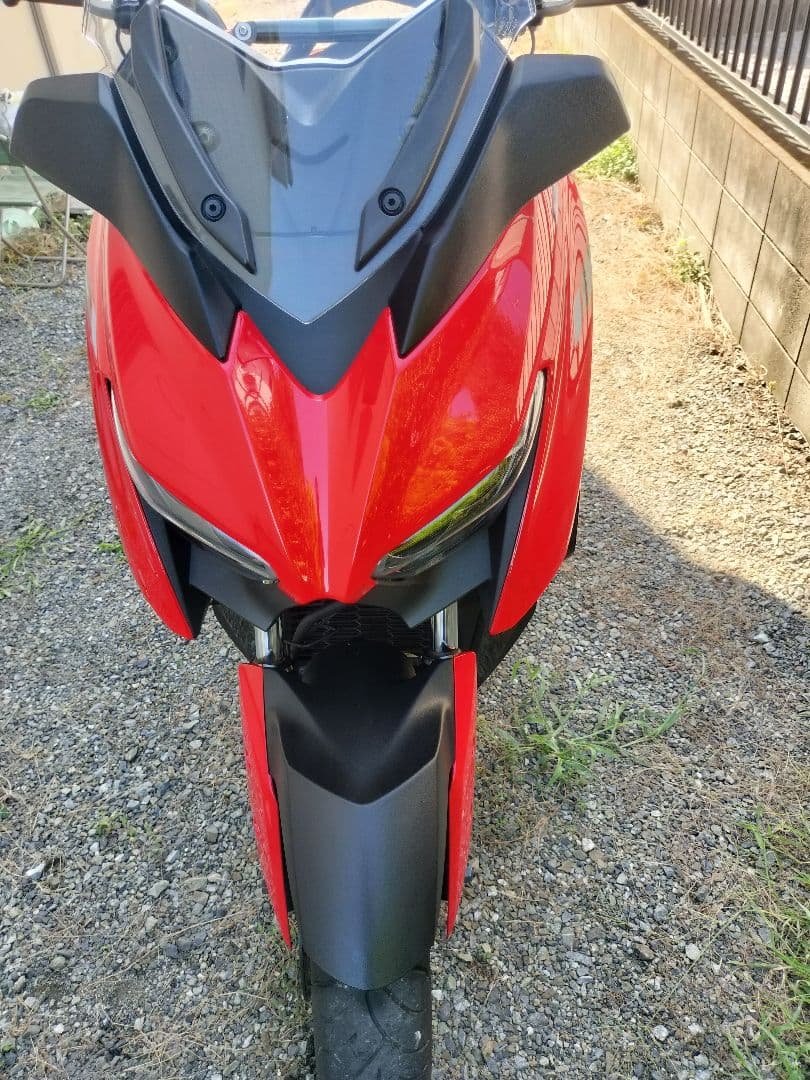 ヤマハXMAX250　赤いカウルとアシストグリップのみ