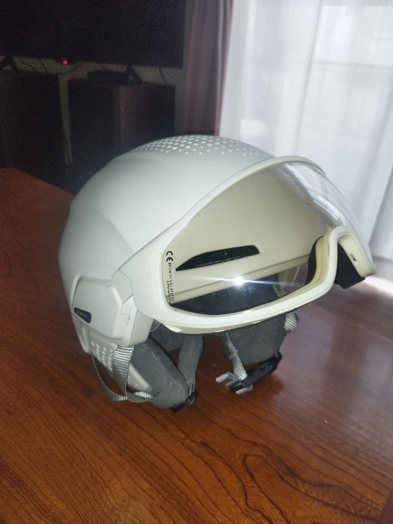 メーカー:ALＰINA　lavalon　バイザー サイズ: L　白 キレイです