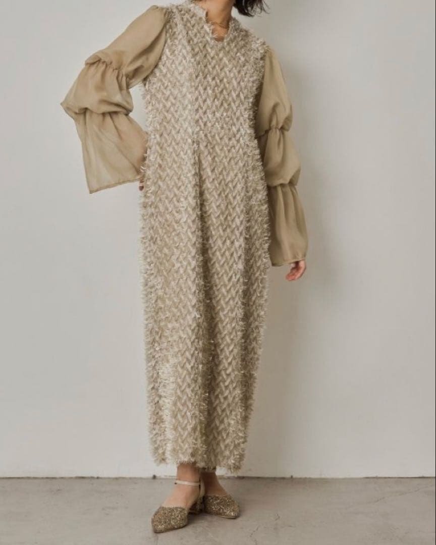 さるさん〈クリーニング済〉デザインスリーブシャギードレス　ベージュ