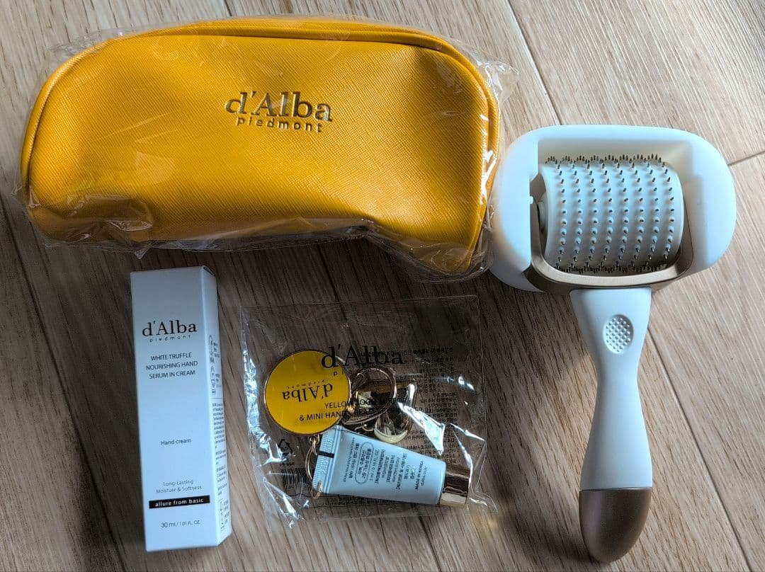 EKATO. ローラー&ダルバ　ハンドクリーム、チャーム、ポーチセット♫お得！！