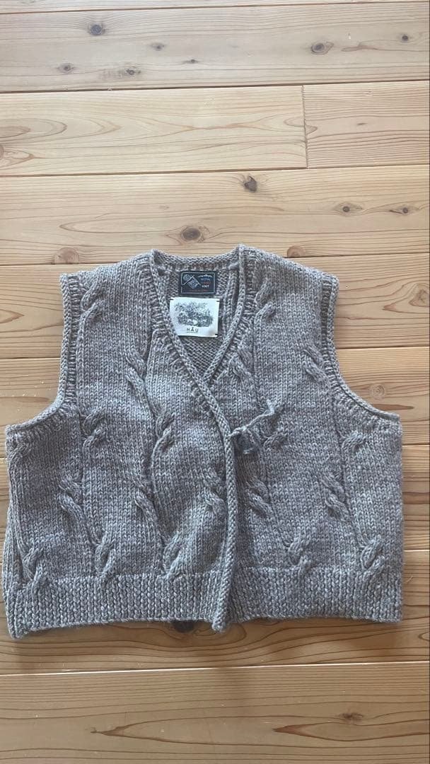HÄU ハウ　ケーブル編み グレー ニットベスト クラスカ