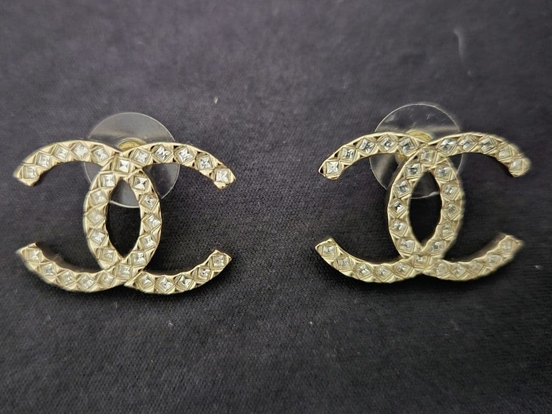 CHANEL ゴールド キラキラ ピアス