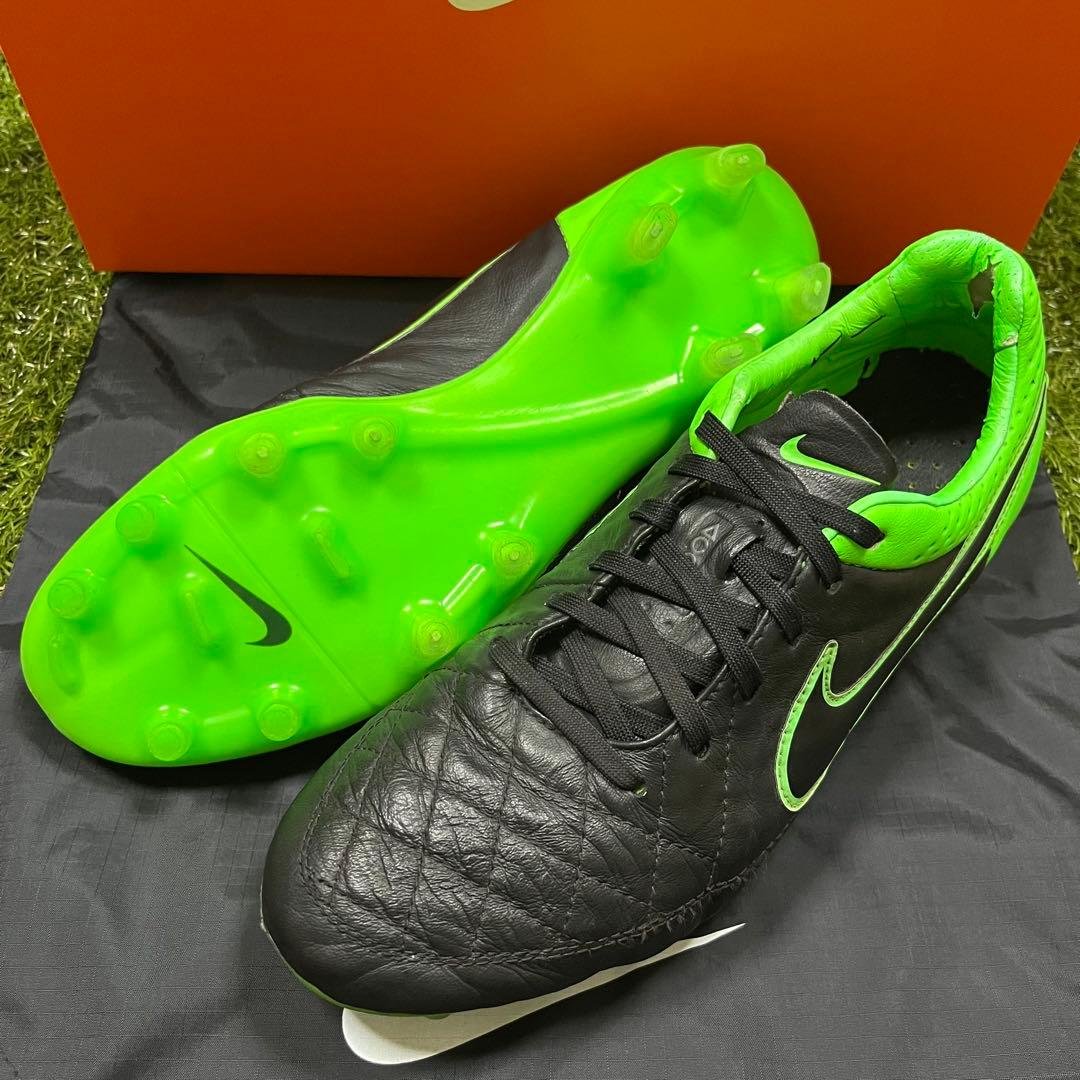 サッカースパイク ナイキ ティエンポ レジェンド Ⅴ FG