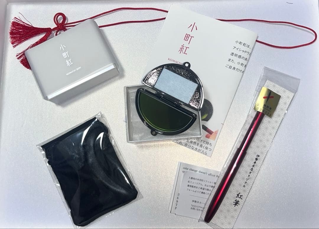 伊勢半 小町紅 雪月花 銀 【伊勢半本店オリジナル紅筆付き】