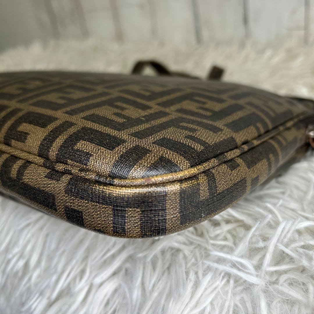 FENDI ズッカ　PCケース　ビジネスバッグ　ハンドバッグ　ロゴ