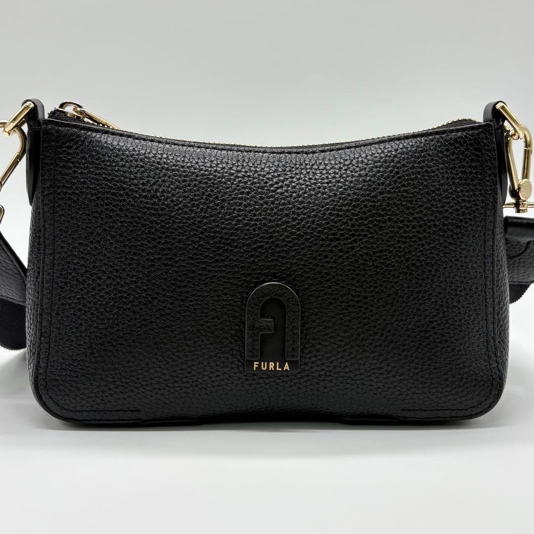 美品✨フルラ ショルダーバッグ アテナ アーチロゴ ゴールド金具 ブラック