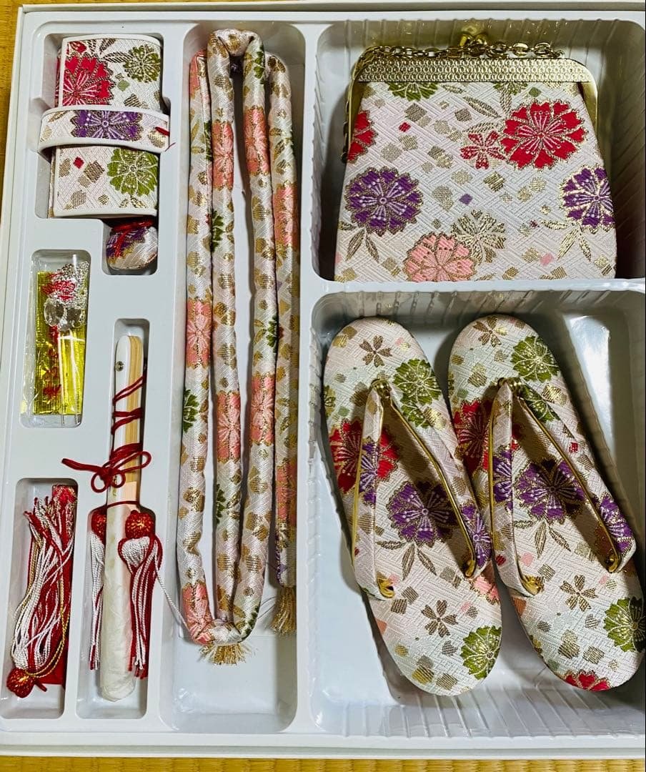 七五三　ハコセコセット　白系　桜模様　7歳　草履　和装バック　超美品