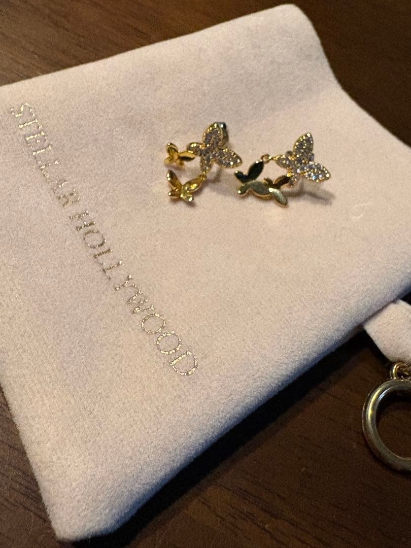 トリプルバタフライスタッドピアス