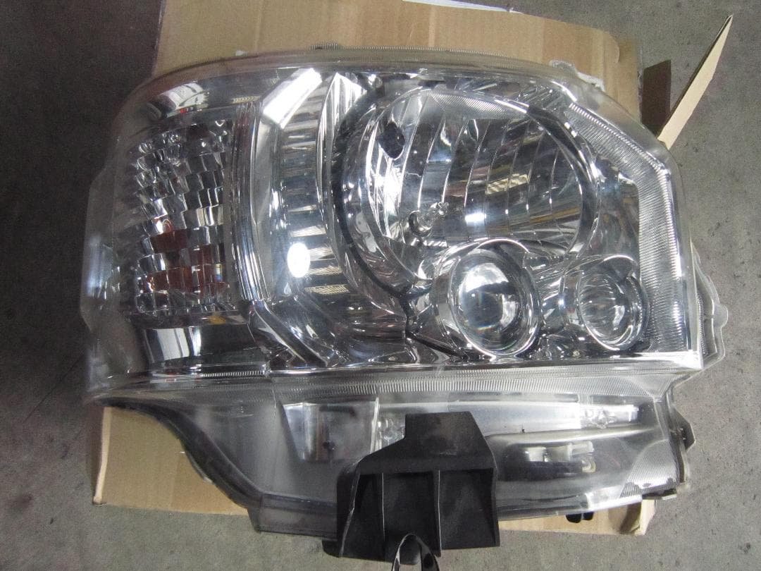 200系 ハイエース レジアスエース S-GL 後期 LED 右ヘッドライト