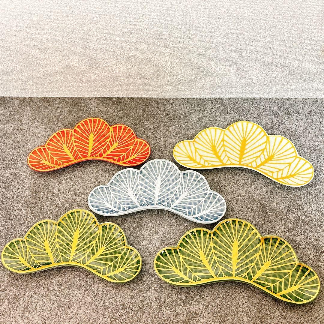 rumicoco様ご依頼品　リピーター様割引幸楽窯　錦金松葉形前菜皿　5点セット