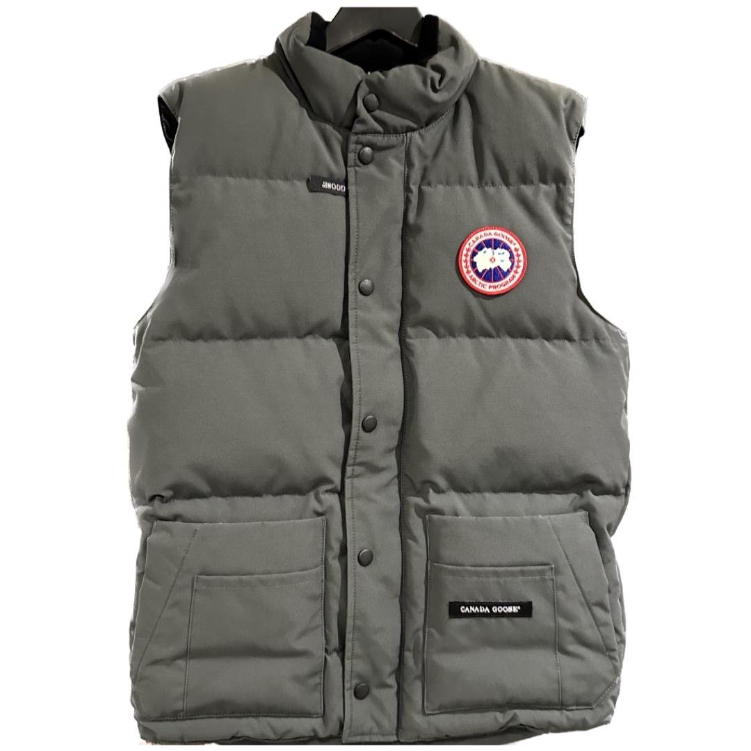 【美品】カナダグース　ダウンベスト　サイズS〜M　ネイビー　ジャケット　冬服