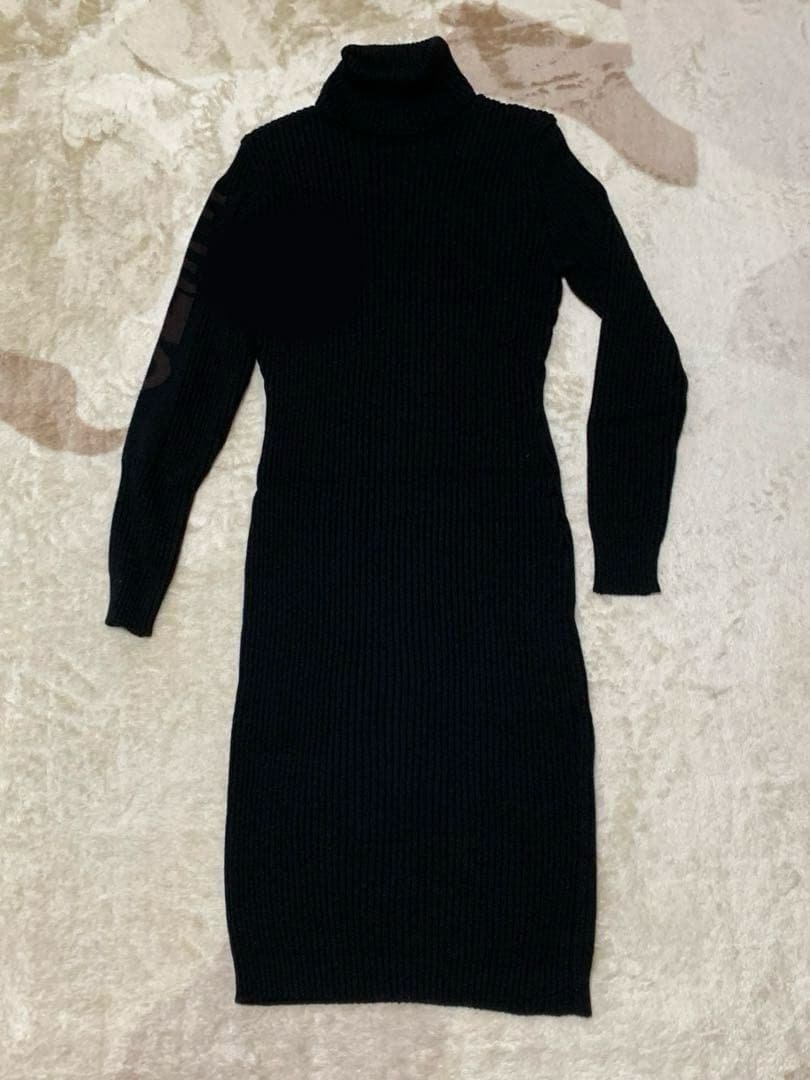FENDIタートルネック ニットワンピース 黒