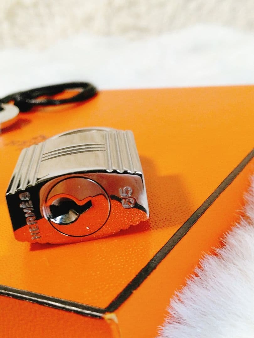 【極美品】未使用に近い HERMES エルメス カデナ　南京錠パドロック