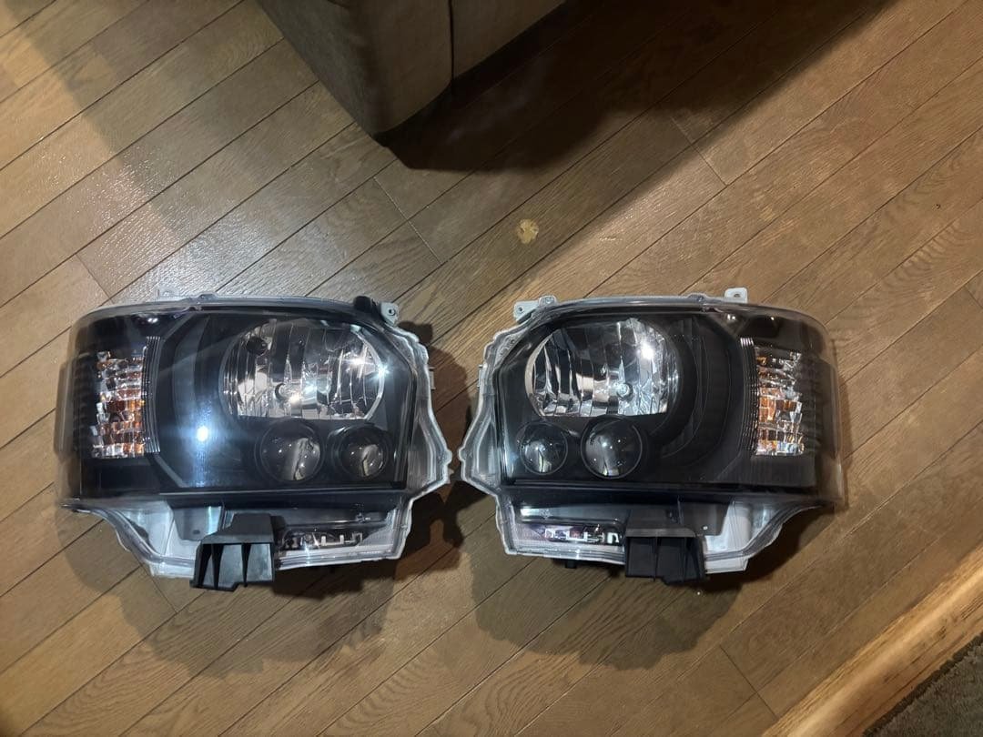 Valentiヘッドライト　ハイエース4型 インナーブラック　LEDヘッドライト