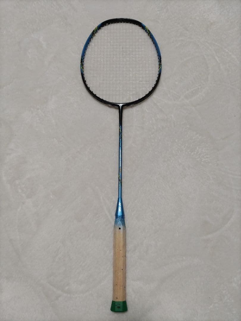 YONEX Nanoflare 700 バドミントンラケット