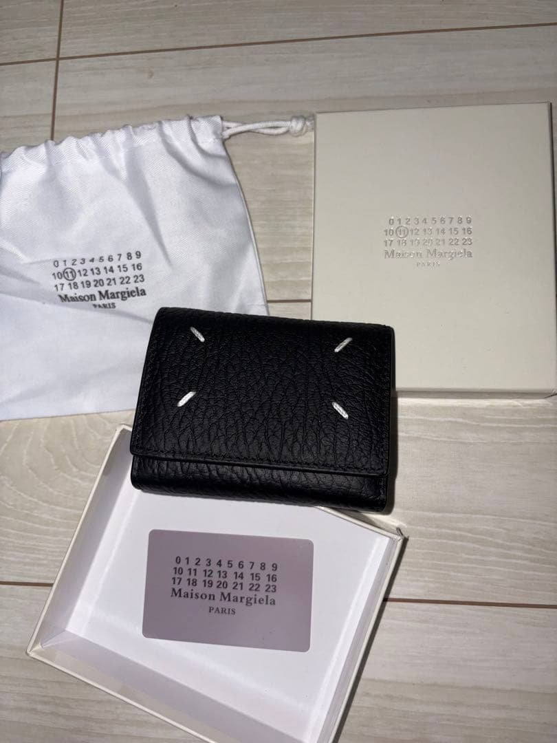 マルジェラ ブラック三つ折り財布