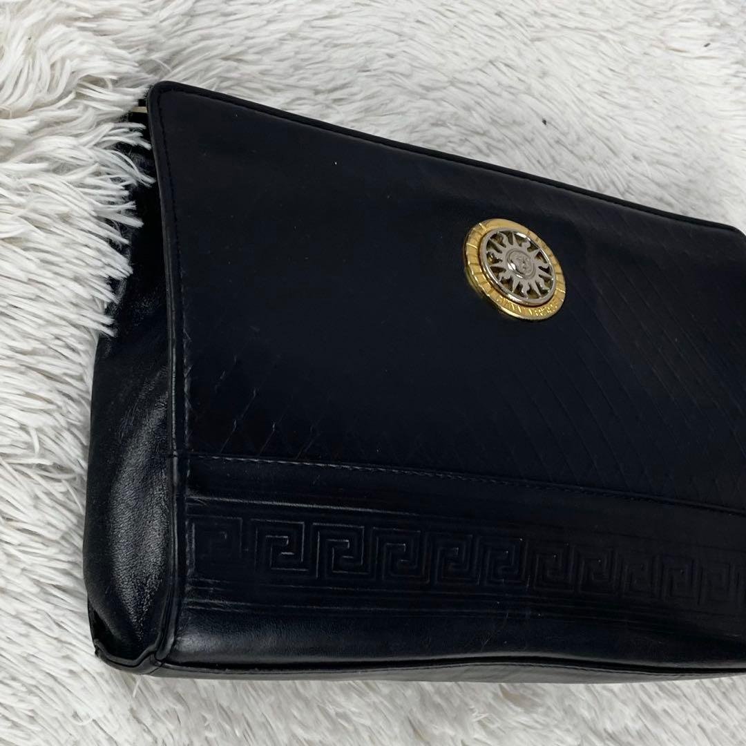 美品 GIANNI VERSACE レザー クラッチバッグ エンボス ファスナー