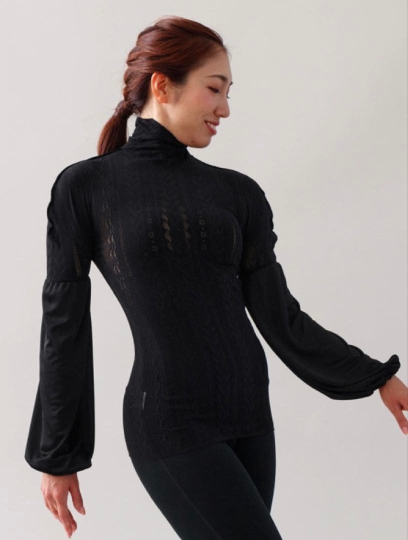 チャコット　ノーソーイングニット　ドレープスリーブハイネックトップ　ブラック　②